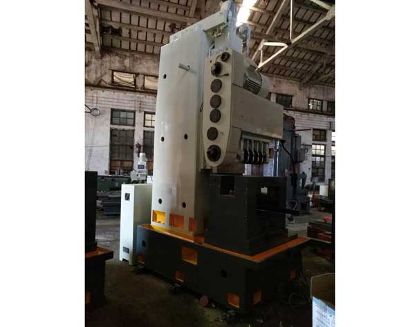 機體滾切組合銑床